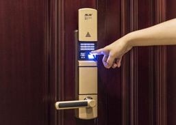 如何防范技术性开锁盗窃？