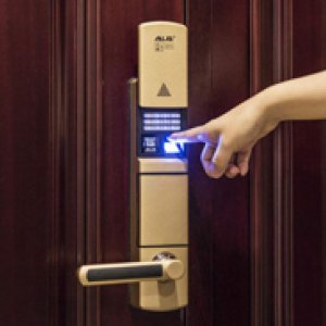 如何防范技术性开锁盗窃？